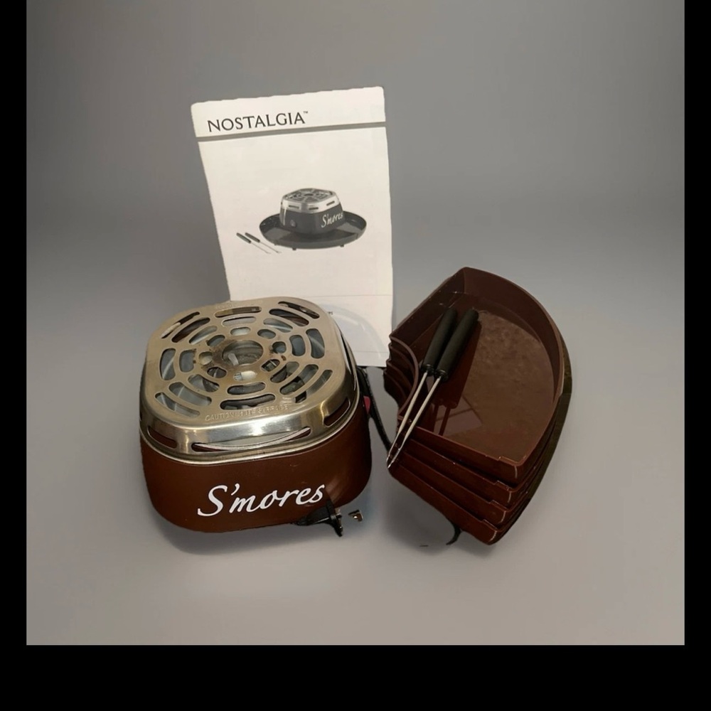 Nostalgia S'mores Maker Set in Brown